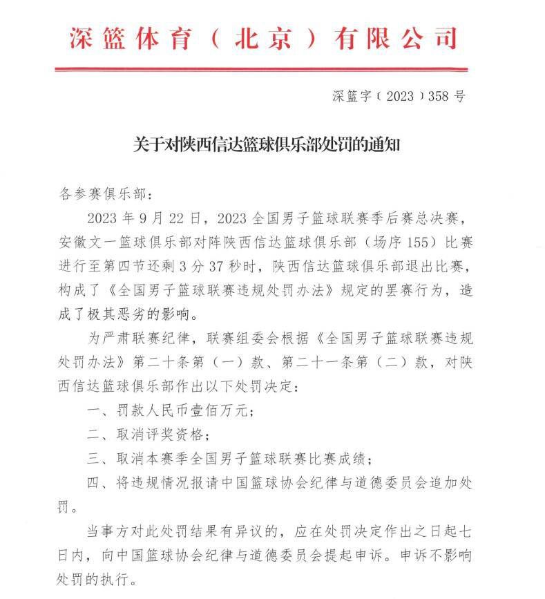 喜气洋洋的表情，搭配着红彤彤的灯笼，浓浓的年味扑面而来